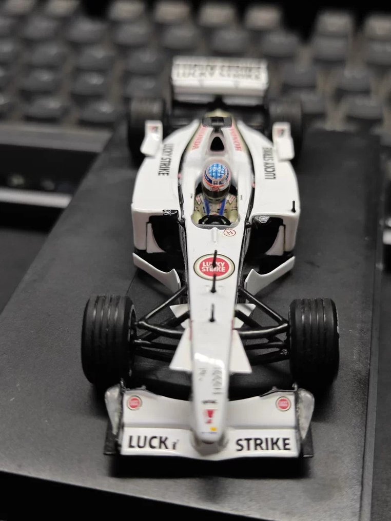1:43 - Model race car - BAR Honda Lucky Strike F1 car #3.2