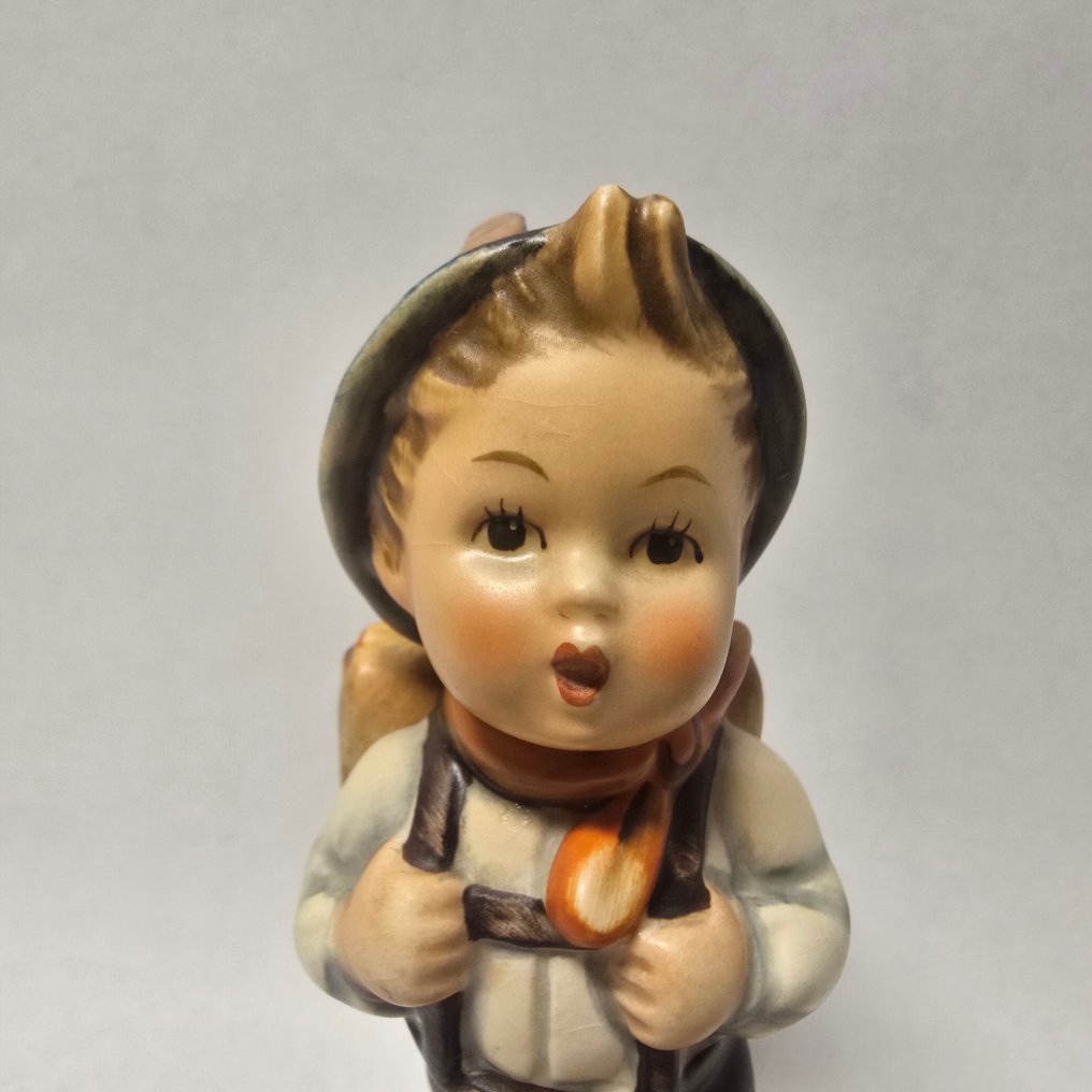 Goebel - 小塑像 - Hummel #174 - She Loves Me - TMK5 & Hummel #82/0 - School Boy - TMK5 (2) - 瓷器 #4.3