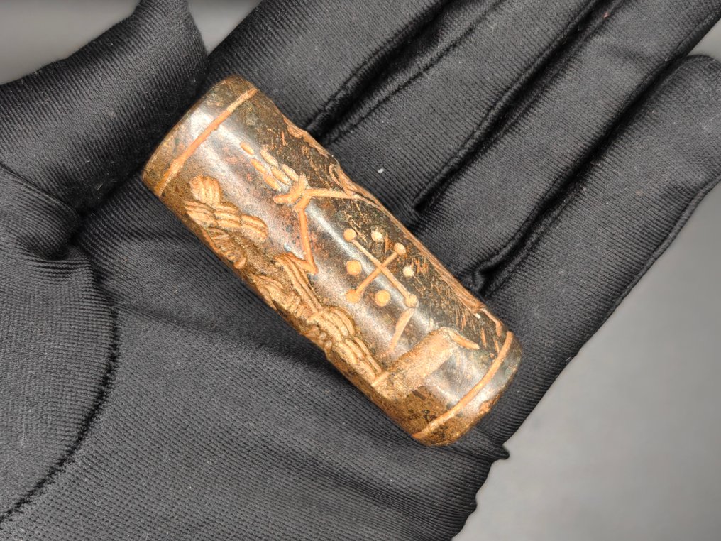 Sigillo cilindrico in giada del Vicino Oriente antico - Altezza: 57.15 mm - Larghezza: 20.86 mm- 49.64 g #4.3