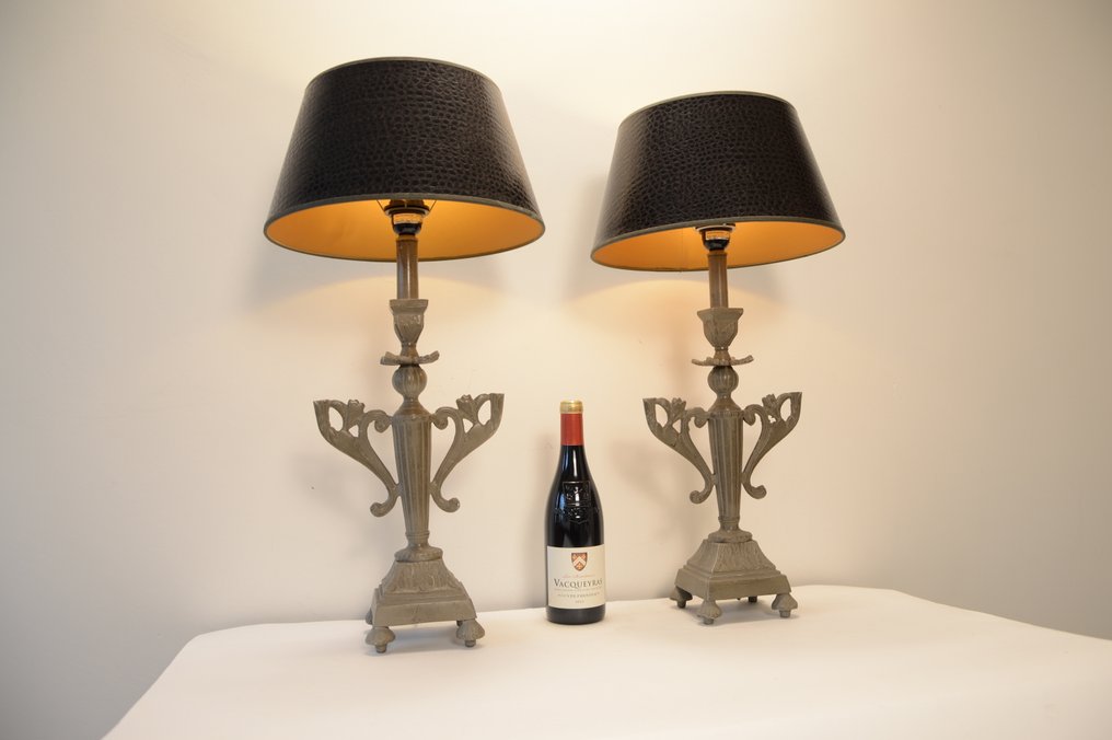 Bordlampe (2) - Et par empire-stil bordlamper - Metall, syntetisk lær #2.1