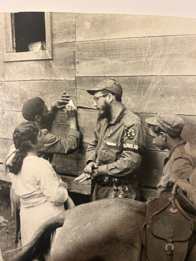 Enrique Meneses - Fidel escucha las quejas de unos guajiros #4.3