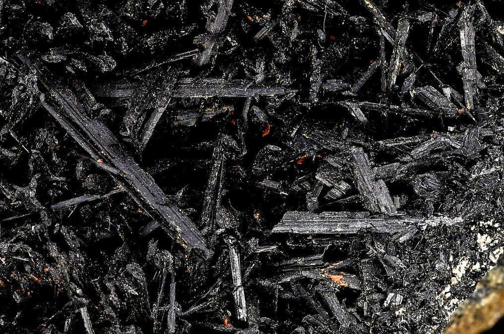 New find - high quality deep green almost black Arfvedsonite from Imilichil - Height: 9.2 cm - Width: 8.7 cm- 615 g #2.1