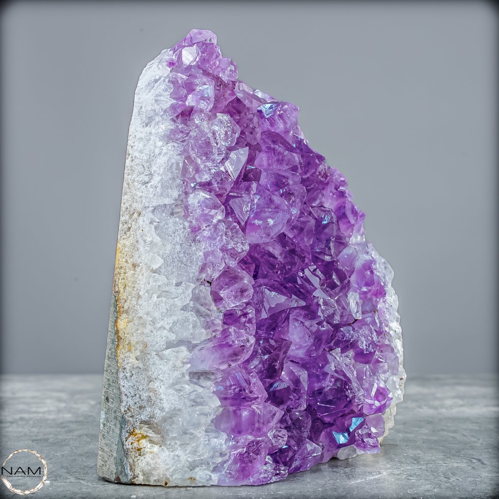 Amethyst geode – an impressive natural work of art full of depth, shine, and Radiant crystal splendor in violet- 1030.41 g #3.2