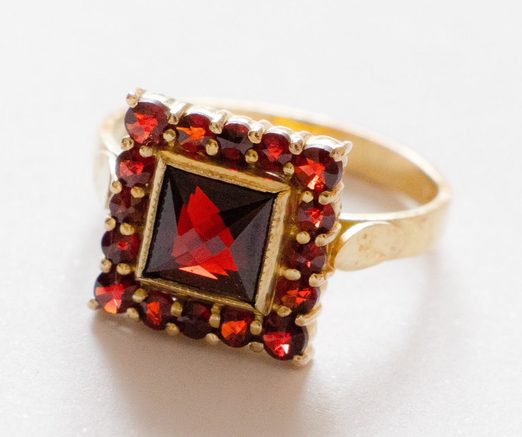 Ohne mindestpreis - Ring - 8 kt Gelbgold Granat - Granat #1.0
