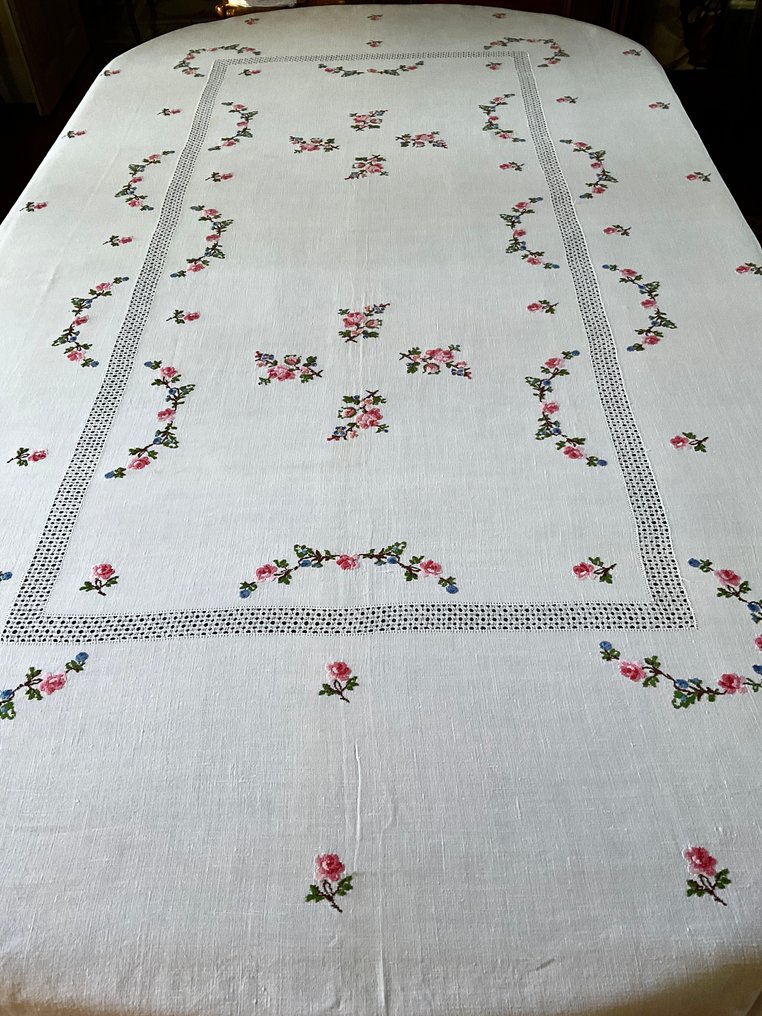 Bordsdukar från mitten av 1900-talet med 16 servetter. - Textil  - 2.4 m - 1.65 m #1.0