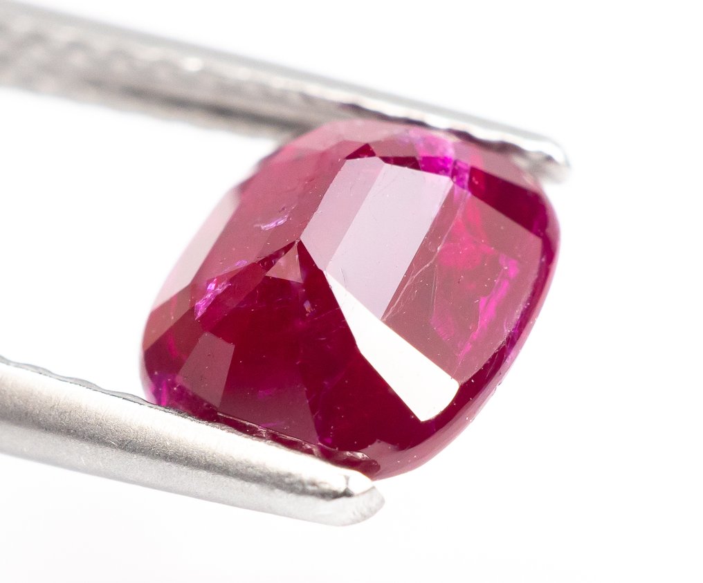 No reserve price Ruby  - 1.58 ct - Bellerophon Gemlab - Deep Red (Mozambique) #3.2