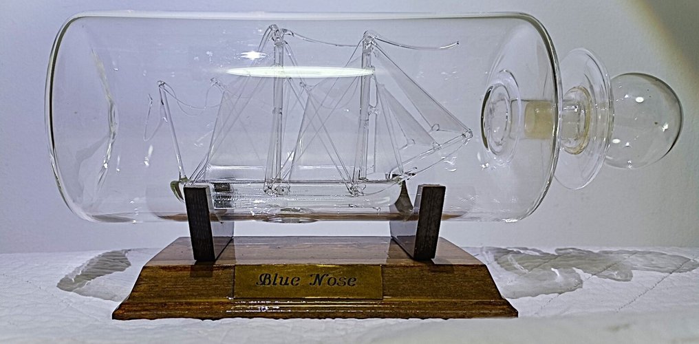 Statek w butelce - Szkuner rybacki BlueNose #1.0