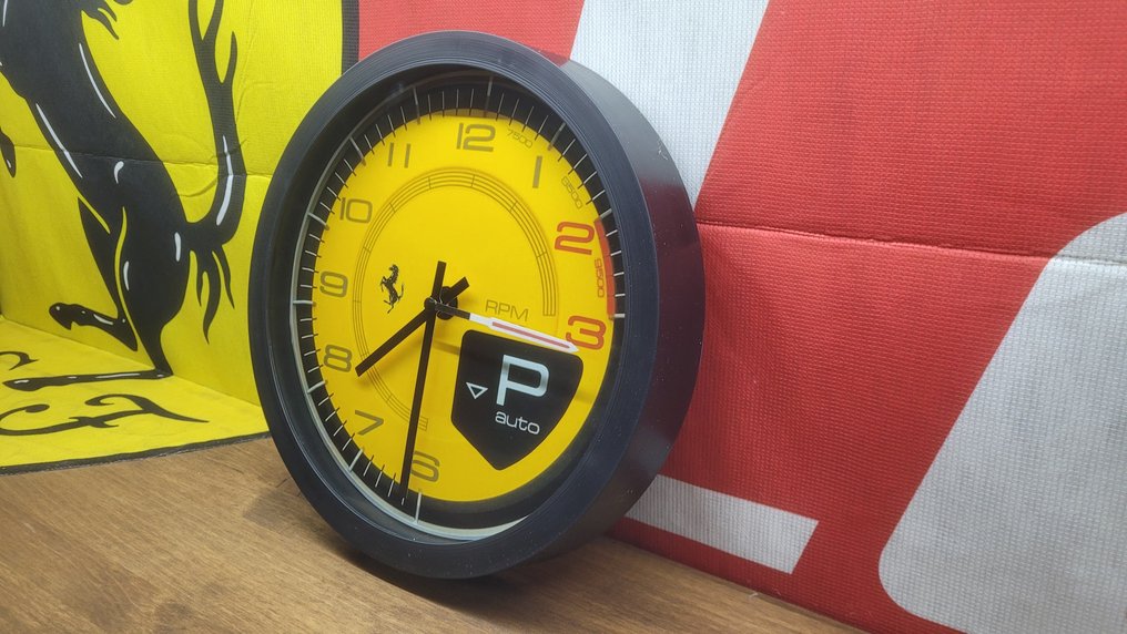 Clock - Ferrari - Reloj de pared estilo tacómetro #1.0