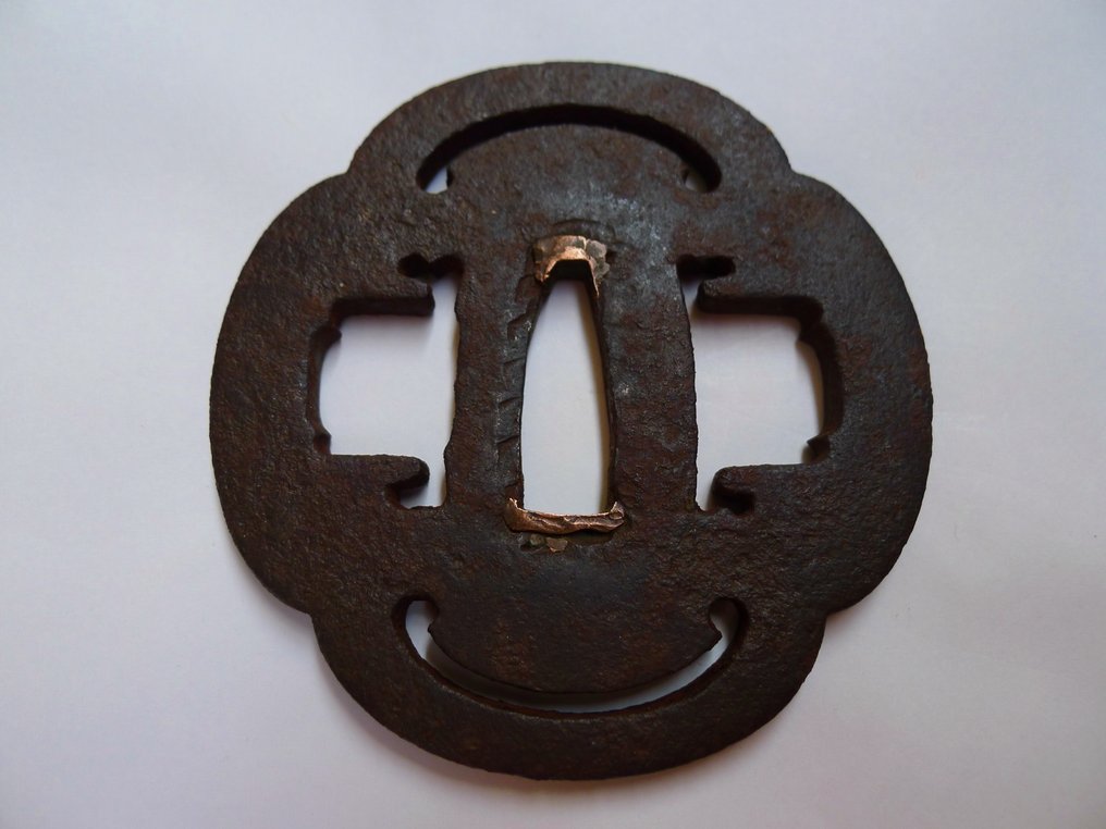 Bonita tsuba sukashi tachi com caixa - Japão - Final do período Edo #1.0