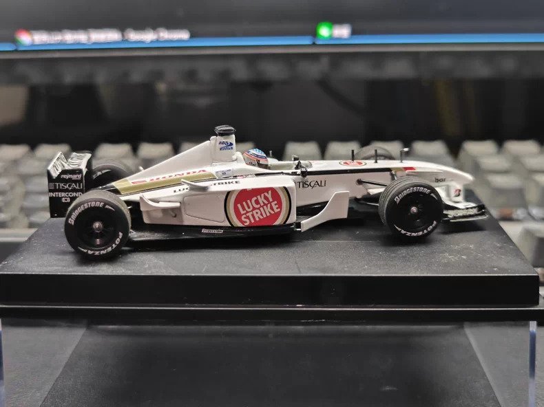 1:43 - Model race car - BAR Honda Lucky Strike F1 car #1.0