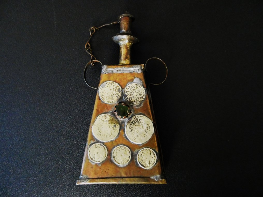 Handvervaardigd - Bottiglia (2) - 2 bottiglie di polvere da sparo decorative fatte a mano, 1 decorata con monete. - Rame - Kruitfles #3.2