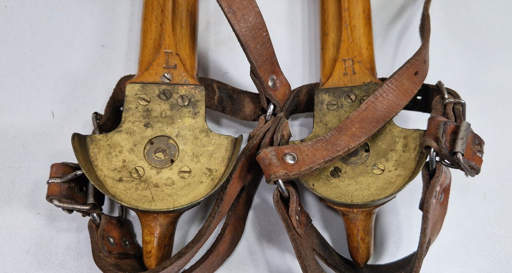 RARE Pair of Dutch Queen Skates in Original Box - No Reserve #4.3