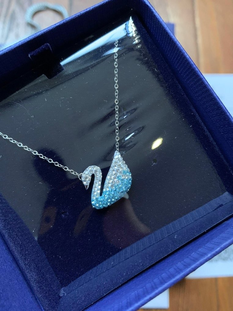 Swarovski - Statue, (ICONIC SWAN) Gradient Blue Swan Necklace - 0 cm - Crystal #2.1