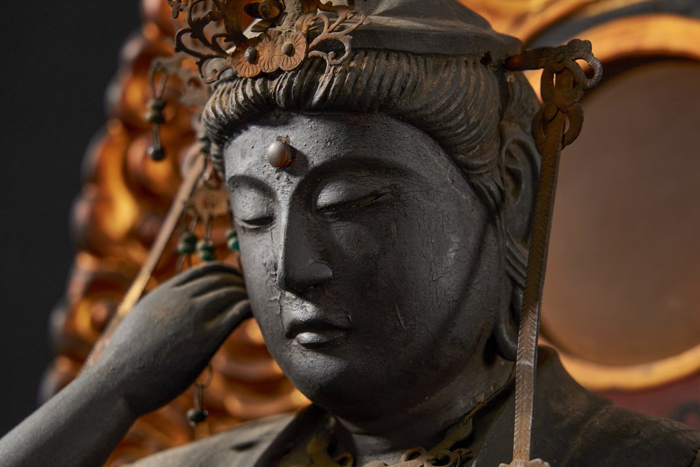 如意轮观音座像——镶嵌水晶眼，配铜镜光环并签名 - 木 - 古董 江戶時代（1600-1868） #1.0