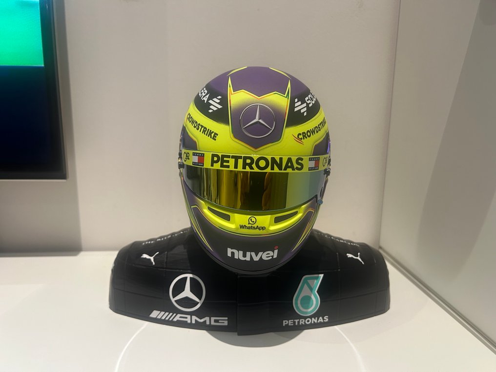 Lewis Hamilton - 2024 - κράνος κλίμακας 1/2 #1.0