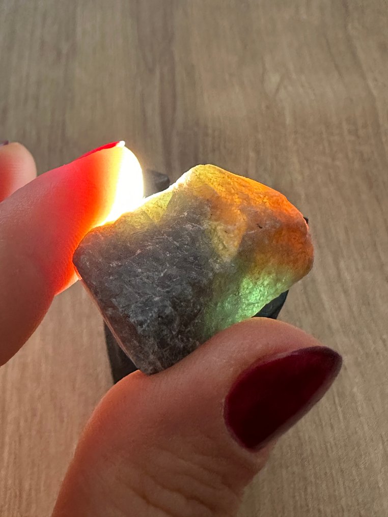 Ζαφείρι 100% φυσικό εκπληκτικό διπλό σχήμα ενός μόνο διαμαντιού σάπφειρου. Πράσινο/πορτοκαλί 96,60 Ct. - Ύψος: 25 mm - Πλάτος: 18 mm- 19.32 g #2.1