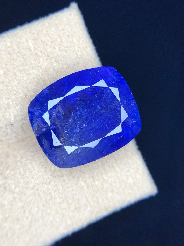 Fără preț de rezervă - 1 pcs Albastru, Violet Tanzanite - 12.15 ct - Asociația internațională de pietre prețioase colorate (ICA GemLab) - Albastru profund tanzanit #1.0