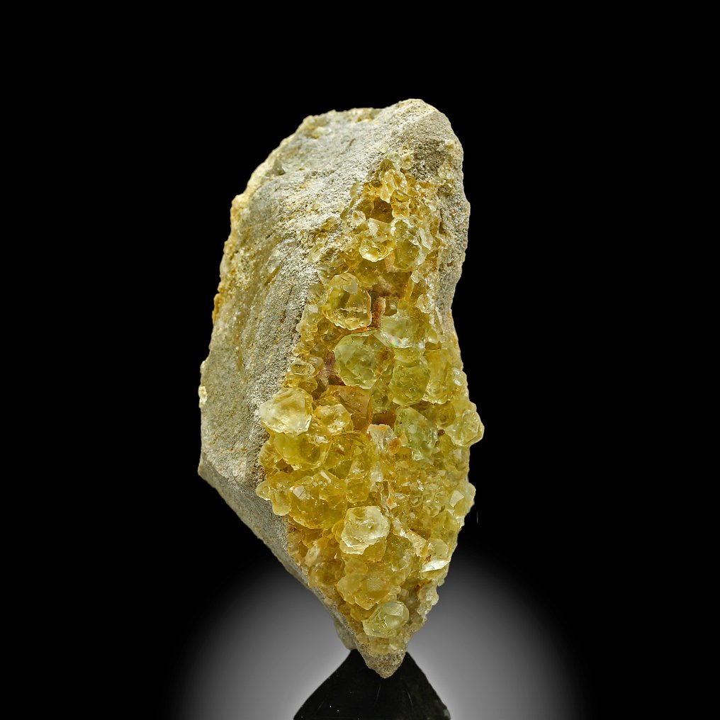 NYTT FUNN Fluorite Krystaller i indlejring - Høyde: 8.5 cm - Bredde: 5.4 cm- 224 g #2.1