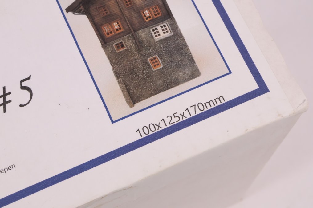 Tilly Models H0 - 87078 - Byggsatser för modelltåg (1) - Resin byggsats: Walliser hus #5, CH #3.2
