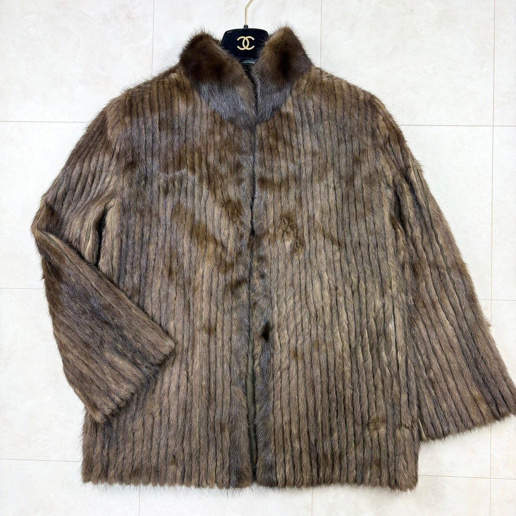 Saga Furs - 皮毛大衣 #1.0