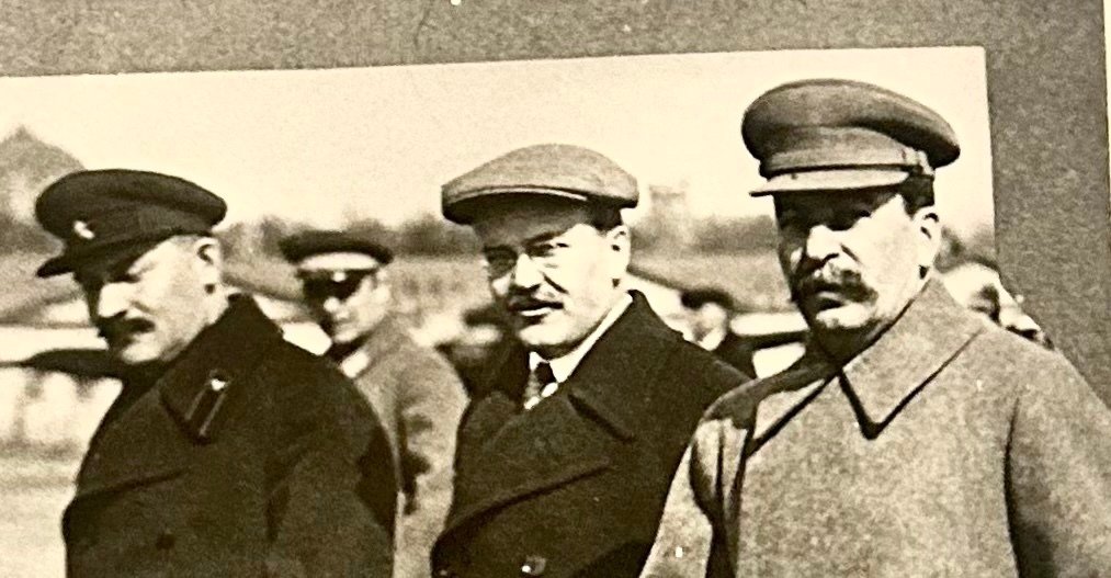 LIFE Magazine - Kaganovich, Molotov y Stalin #4.3