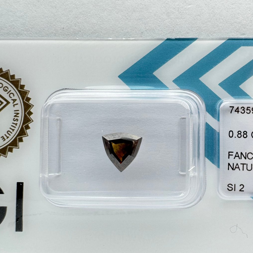 没有保留价 - 1 pcs 钻石 (天然色彩的) - 0.88 ct - 三角形 - Fancy dark 棕色 橙色 - SI2 微内含二级 - 国际宝石研究院(IGI) #3.2