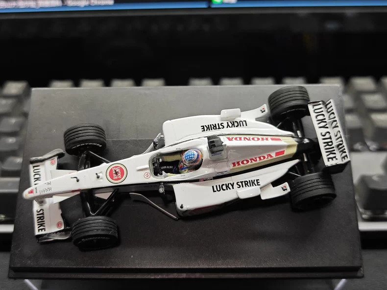 1:43 - Model race car - BAR Honda Lucky Strike F1 car #2.1