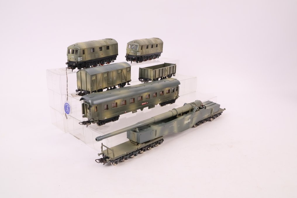 Lima H0 - 10 9704 G - Model train (1) - Loc V188 with 'Leopold' cannon and Wehrmacht auxiliary wagon. - DR (DRB) #3.2