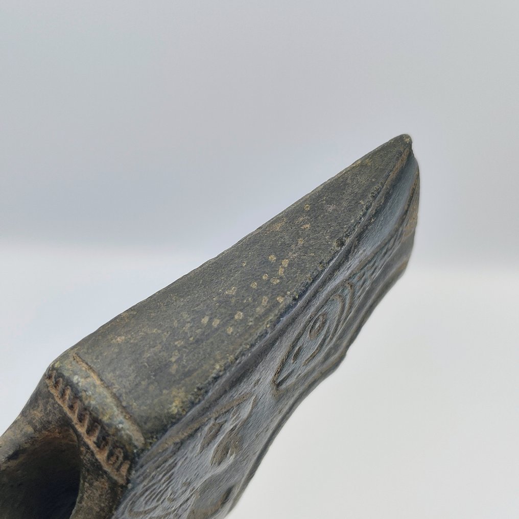 中亚沿海部落 Jadeite 稀有斧头器具头配鱼与狮子 - 70 mm #3.2