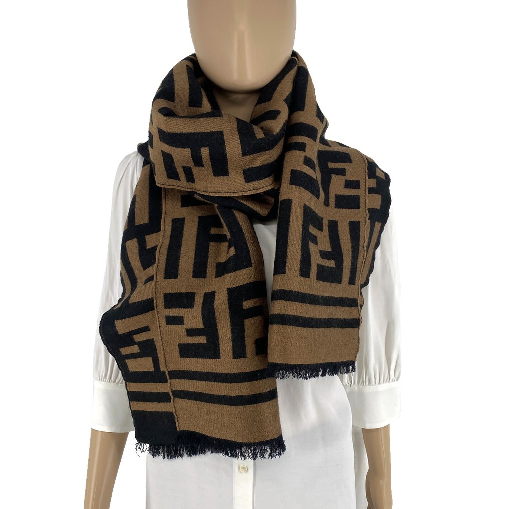 Fendi - Bufanda #3.2