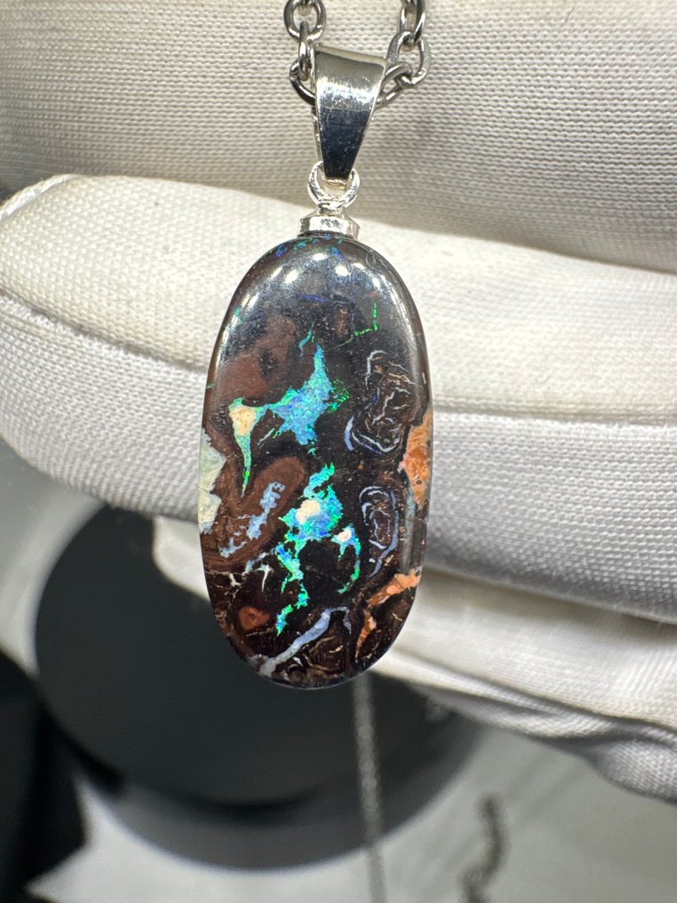 Opal Pendant - Height: 28 mm - Width: 10 mm- 1.82 g - (1) #4.3