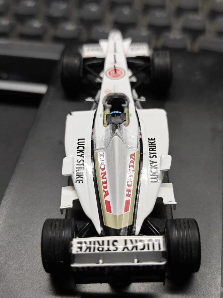 1:43 - Model race car - BAR Honda Lucky Strike F1 car #4.3