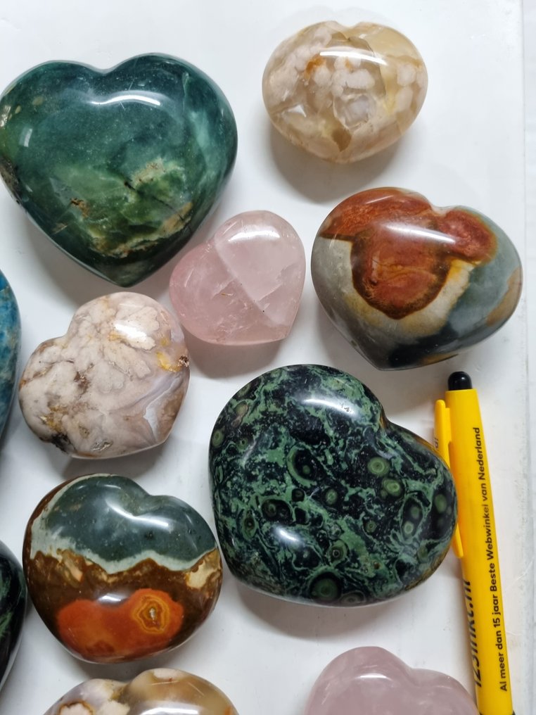 一批水晶心形饰品，含不同矿物材质，尺寸为7.5厘米至4.2厘米。 心形- 1540 g #2.1