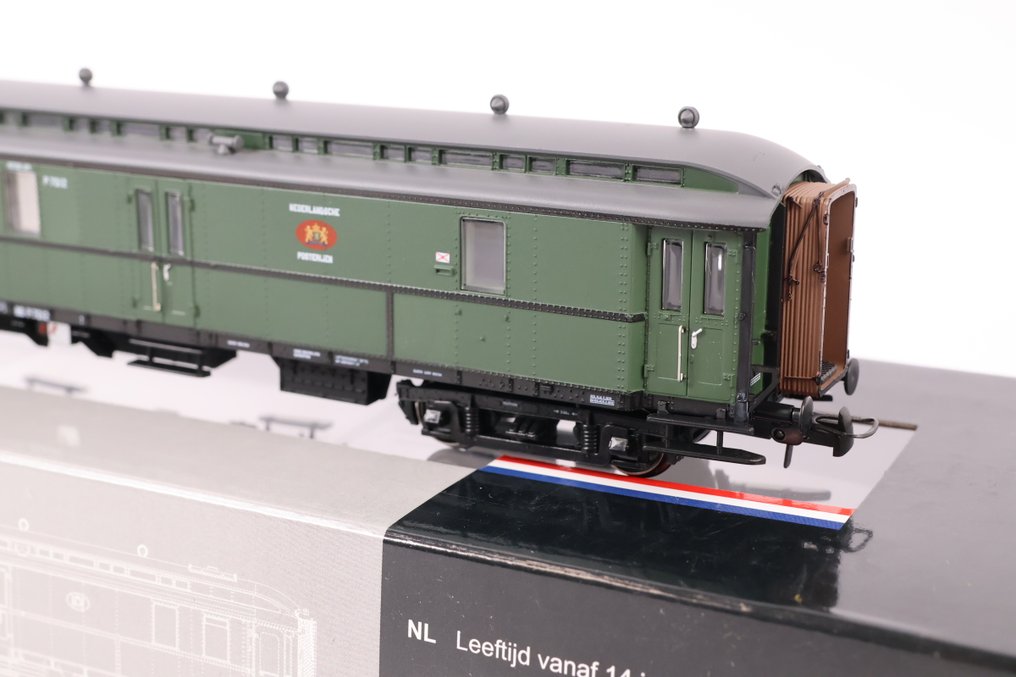 Artitec H0 - 20.295.03 - Τρένο μοντελισμού μεταφοράς εμπορευμάτων (1) - Postwagen P 7012, ελαιόχρωμο, γκρι στέγασμα, IIc-IIIa - NS #4.3