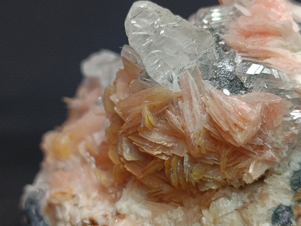 Orange/Pinkish Cerussite on Galena and Baryte Crystals on matrix - Height: 3.8 cm - Width: 5.2 cm- 172 g - (1) #2.1