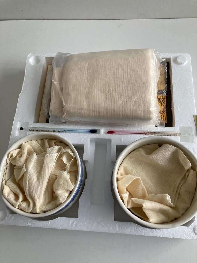 Kaaspers om kaas en boter te maken met benodigdheden - Mold Vintage - 2 ceramic cheese molds #3.2