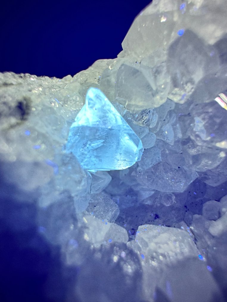 The Light of Sasso di Castro - DATOLITE of Firenzuola Crystals on matrix - Height: 132 mm - Width: 105 mm- 956 g - (1) #1.0