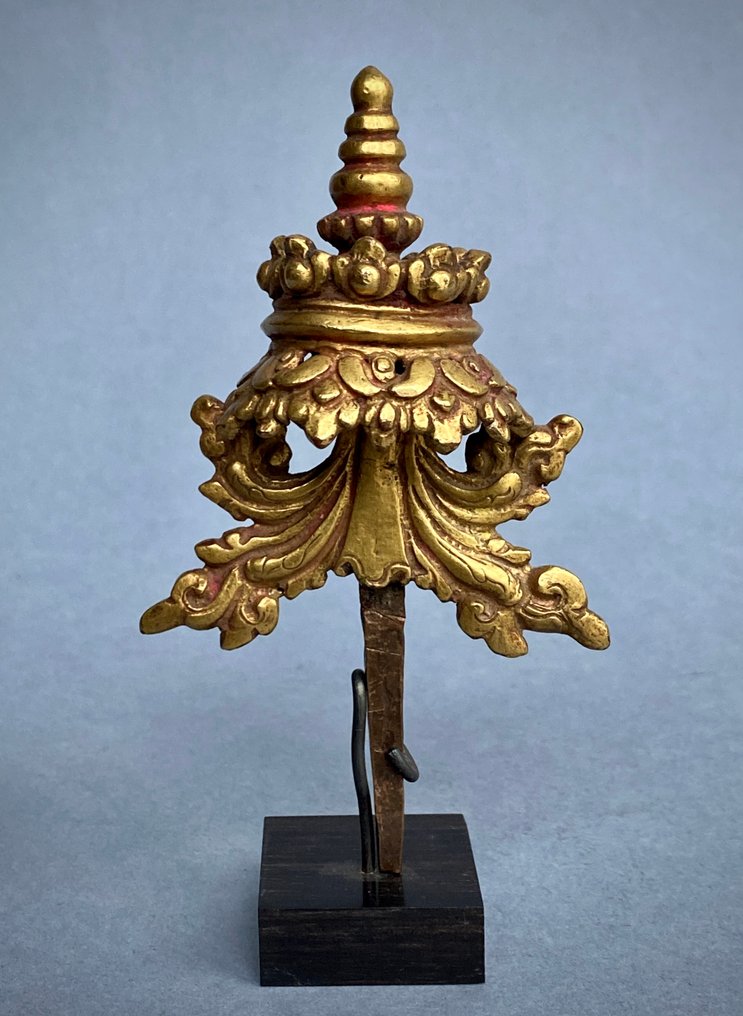 Τερματικό ριτουάλ με μορφή Chhatra για γλυπτό ή Βουδδιστικό βωμό, Τίβες, 17ος αιώνας - Χύτευση μπρούντζου με κερί χαμένης και χρυσάφισμα - Θιβέτ - 17ος αιώνας #1.0