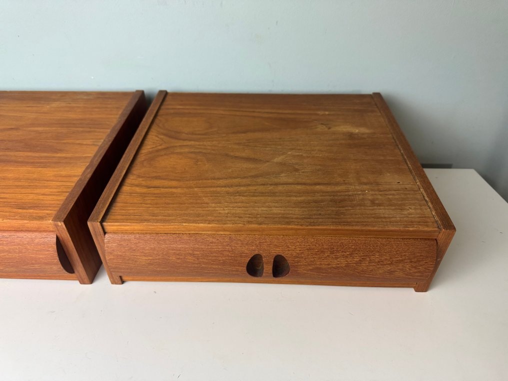 Κομοδίνο - Σετ από δύο κρεμαστά κομοδίνα από τεχνητό ξύλο. - Ξύλο #4.3