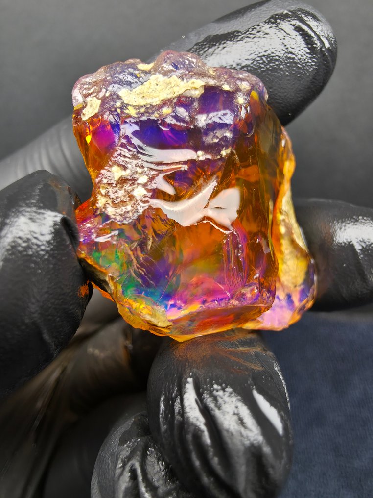 111.40ct Natural Crystal Opal Ruw- 22.28 g #2.1