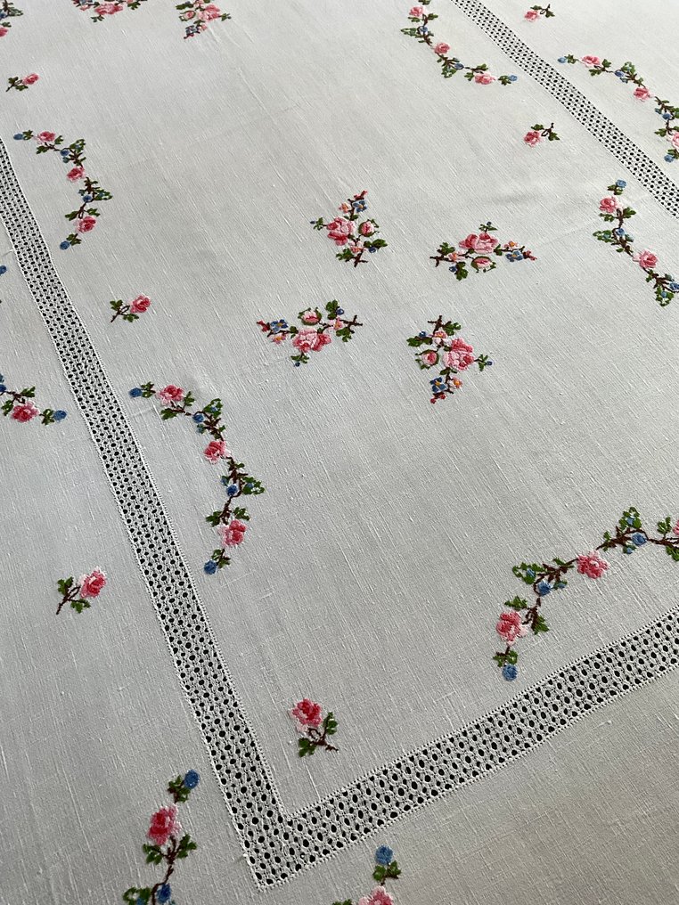 Bordsdukar från mitten av 1900-talet med 16 servetter. - Textil  - 2.4 m - 1.65 m #4.3