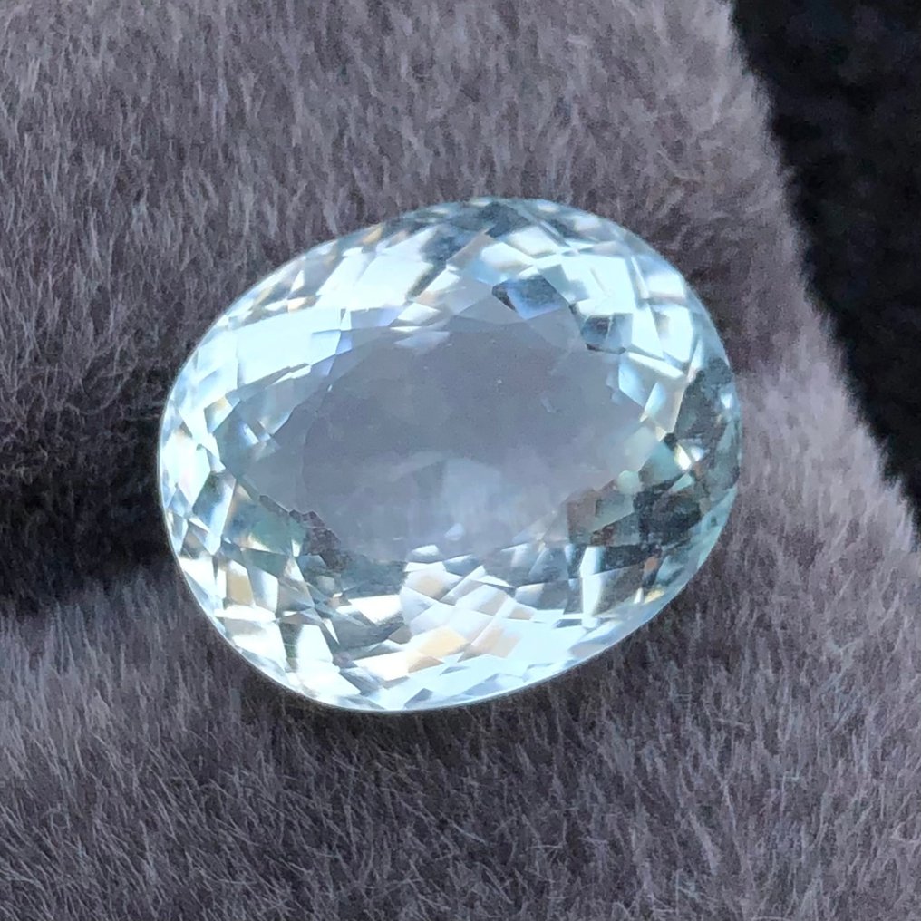 Nincs minimálár - 1 pcs  Kék Akvamarin  - 8.44 ct - Nemzetközi Gemmológiai Intézet (IGI) #4.3