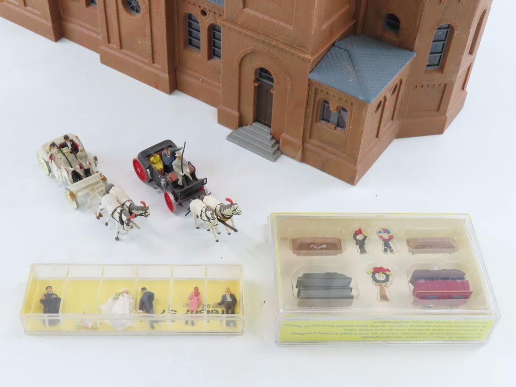 Kibri, Preiser, Busch H0轨 - 57/39760 - 模型火车建筑物 (4) - 罗马式城市教堂，配有雕塑和配件 #3.2