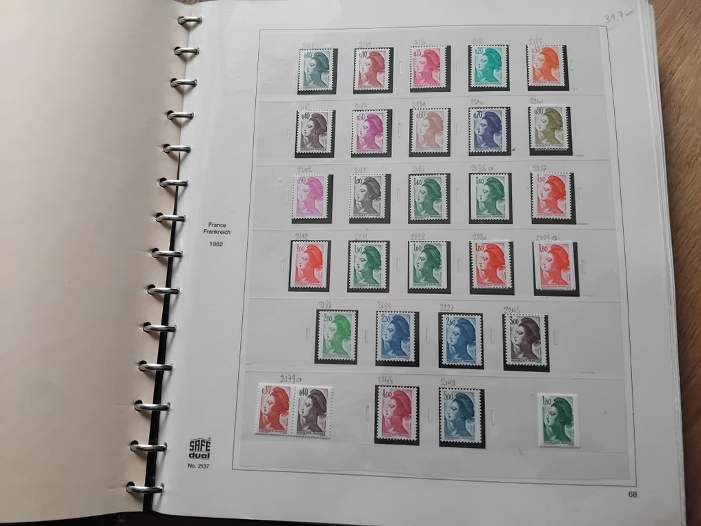 法國 1982/1988 - 完整的Neufs**系列,无铰链,配备Safe相册+ P.Aérienne,Tp服务,税费 - + Préoblitérés , Blocs , Carnets ,Variétés & Epreuves de Luxe (Liberté) // Cote Y&T + Accessoire #2.1