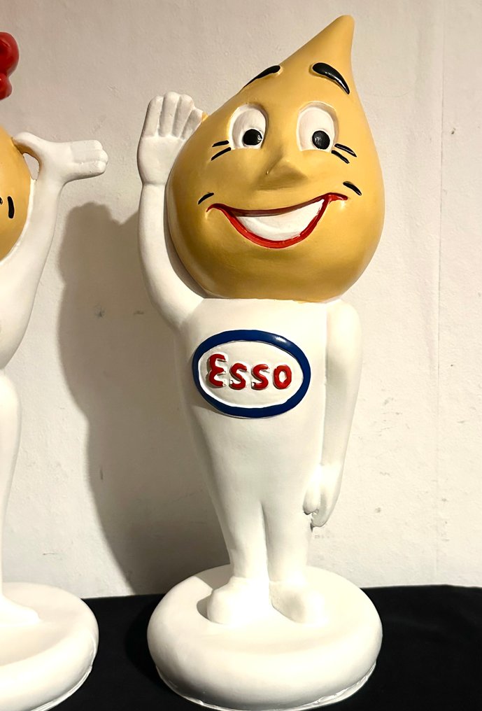 Χωρίς αποθεματικό - Δύο μεγάλες διαφημιστικές εικόνες για το πάγκο/βιτρίνα με το Esso - Esso #2.1