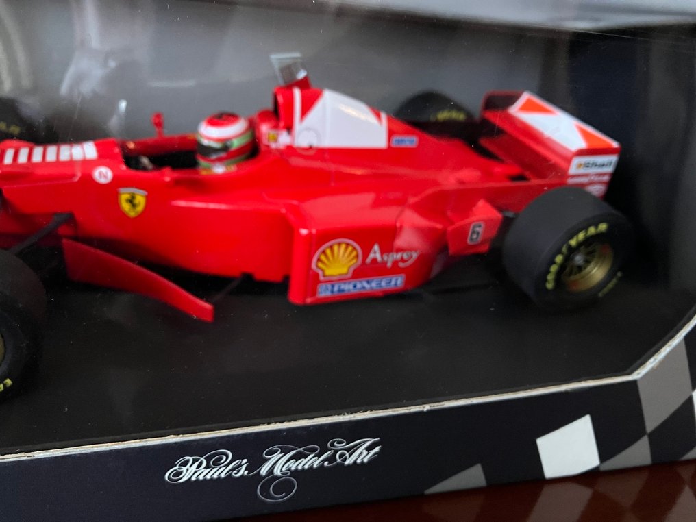 Minichamps 1:18 - Modellauto - Ferrari F310B 1997 - E. Irvine #2.1