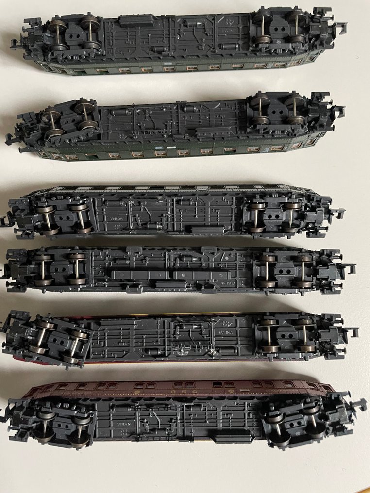 Roco N - 2256, 2256S, 2258, 2259, 2259 et 2260 - Modellbahn-Personenwagenset (6) - 4 Reisezugwagen, 1 Postwagen und 2 Schlafwagen. - DB, Deutsche Bundespost, DSG #3.2