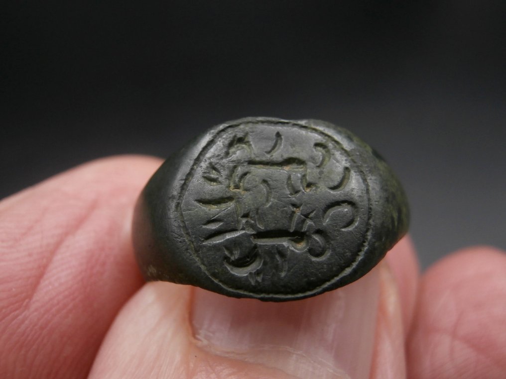 middelalderen Smuk bronze ring med to væsner.  (Ingen mindstepris) #2.1