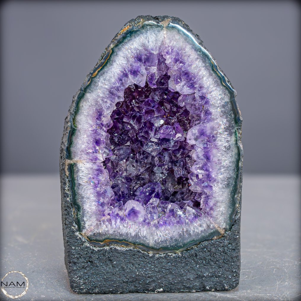 Εντυπωσιακός αμέθυστος Λαμπερή ομορφιά κρυστάλλων σε βιολέτα.- 1322.44 g #3.2