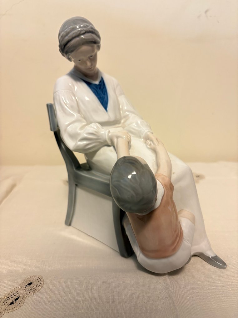 Royal Copenhagen - Γλυπτό, maternità - 23 cm - Πορσελάνη #1.0